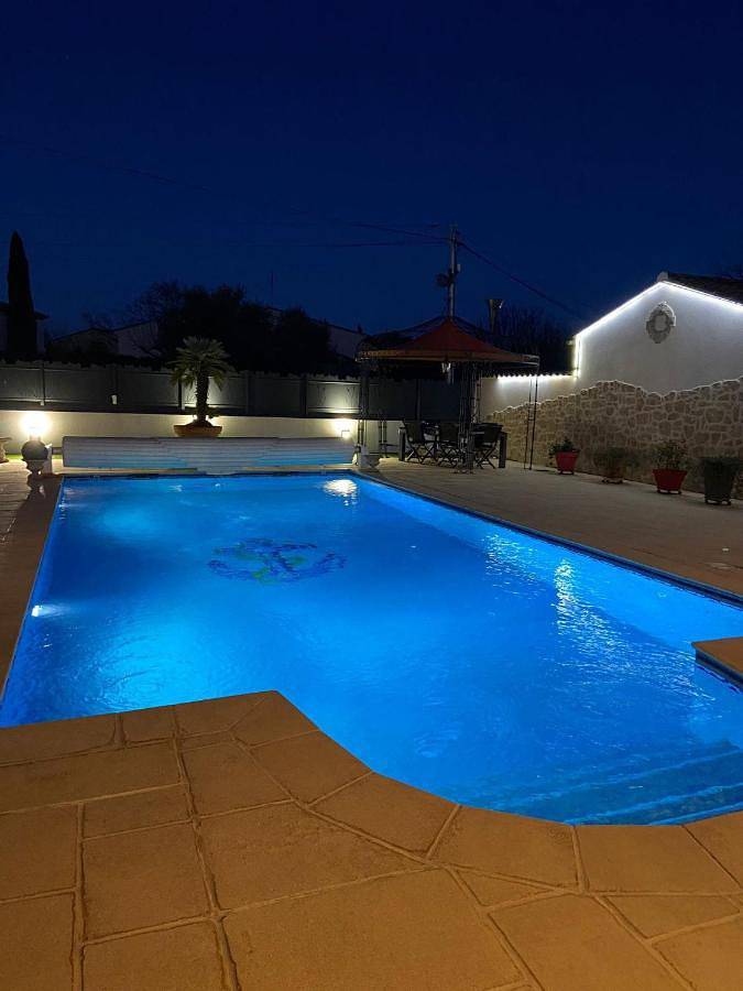 Appartement entier, Piscine avec charme et tranquillité au coeur du Var in Le Cannet-des-Maures, Région de Draguignan