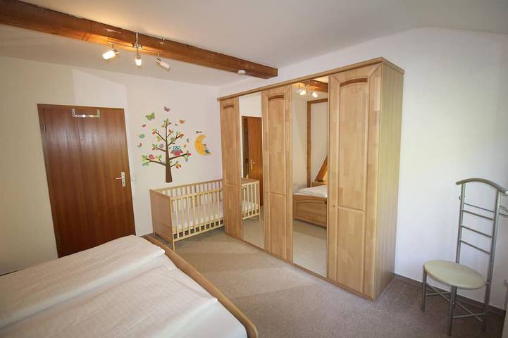 Ganze Wohnung, Gemütliche, komfortabel ausgestattete Wohnung für bis zu 7 Personen mit Balkon in Immerath, Vulkaneifel