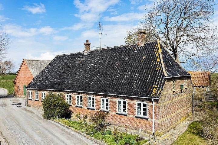 Ferieudlejning for 8 personer, med Terrasse og Have på Ærø