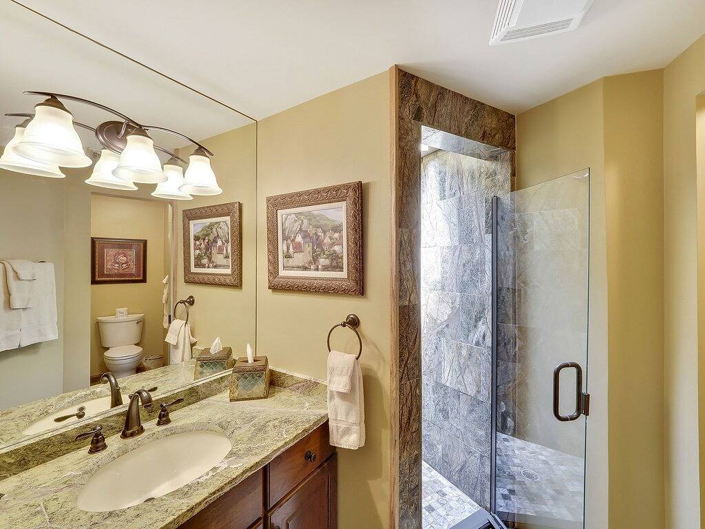 Ganze Wohnung, Ewi354|Top-Floor 2Br Condo| Pool, Hot Tub, Sauna | Sleeps 6 in Charlevoix, Charlevoix County