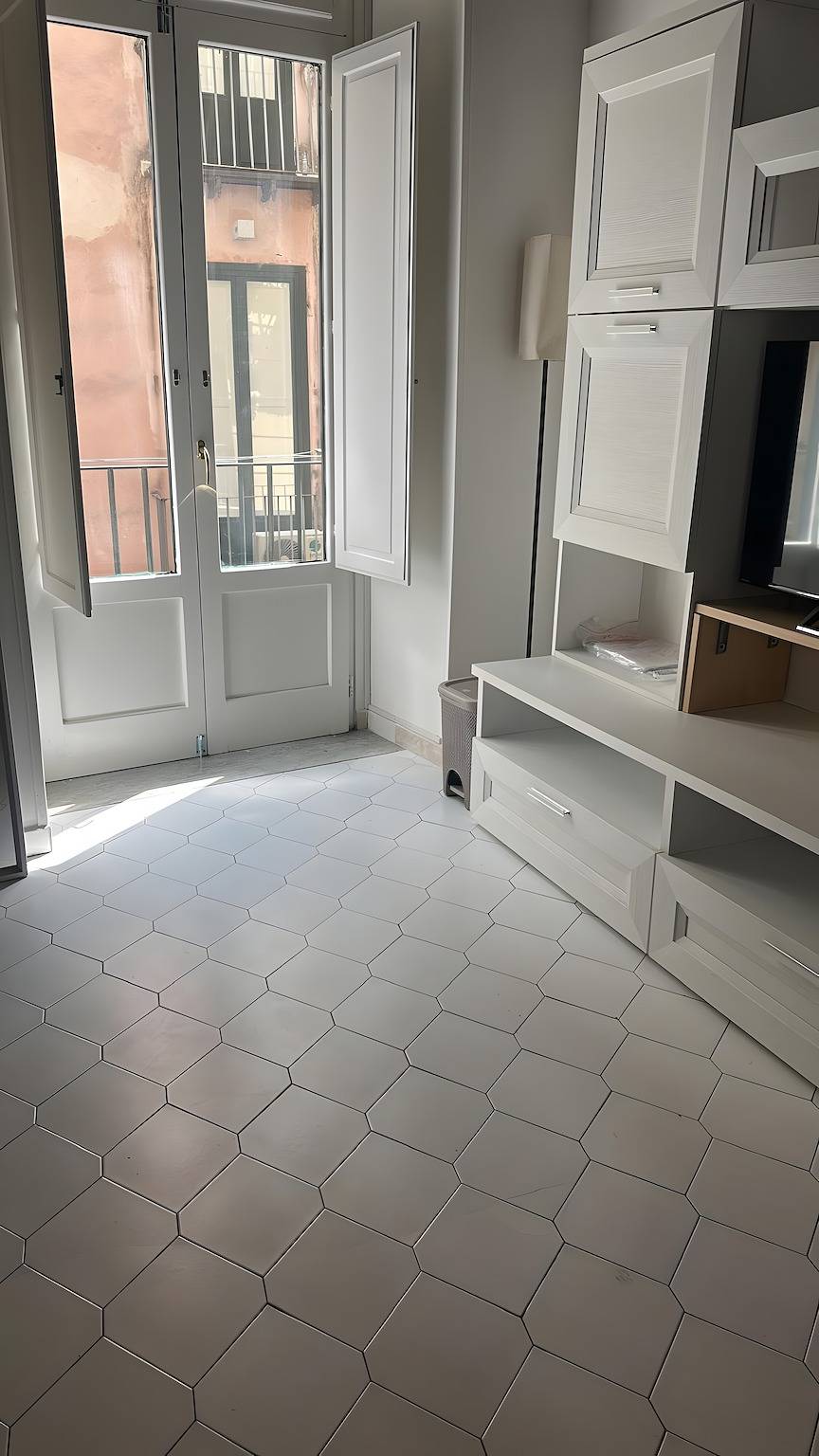 Ganze Wohnung, Apartment 'Essenza' mit Balkon, Wlan und Klimaanlage in Spiaggia Santa Teresa, Salerno