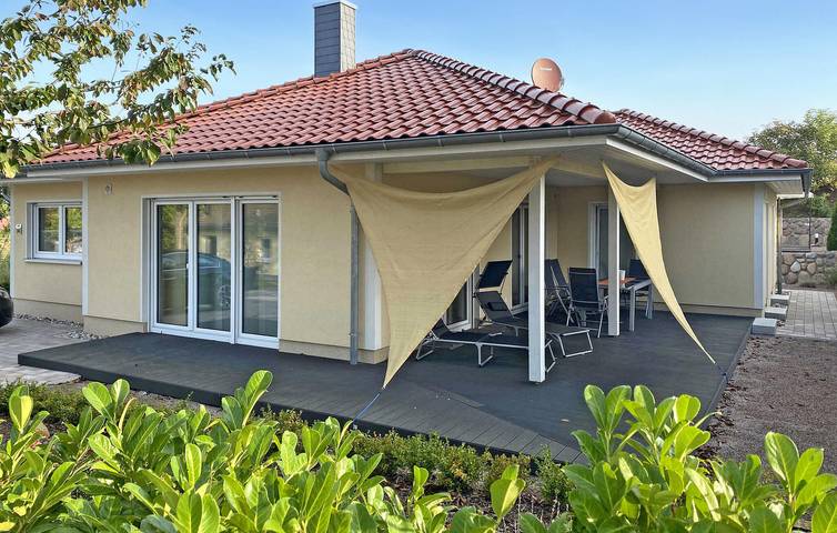 Bungalow für 4 Personen, mit Terrasse und Garten