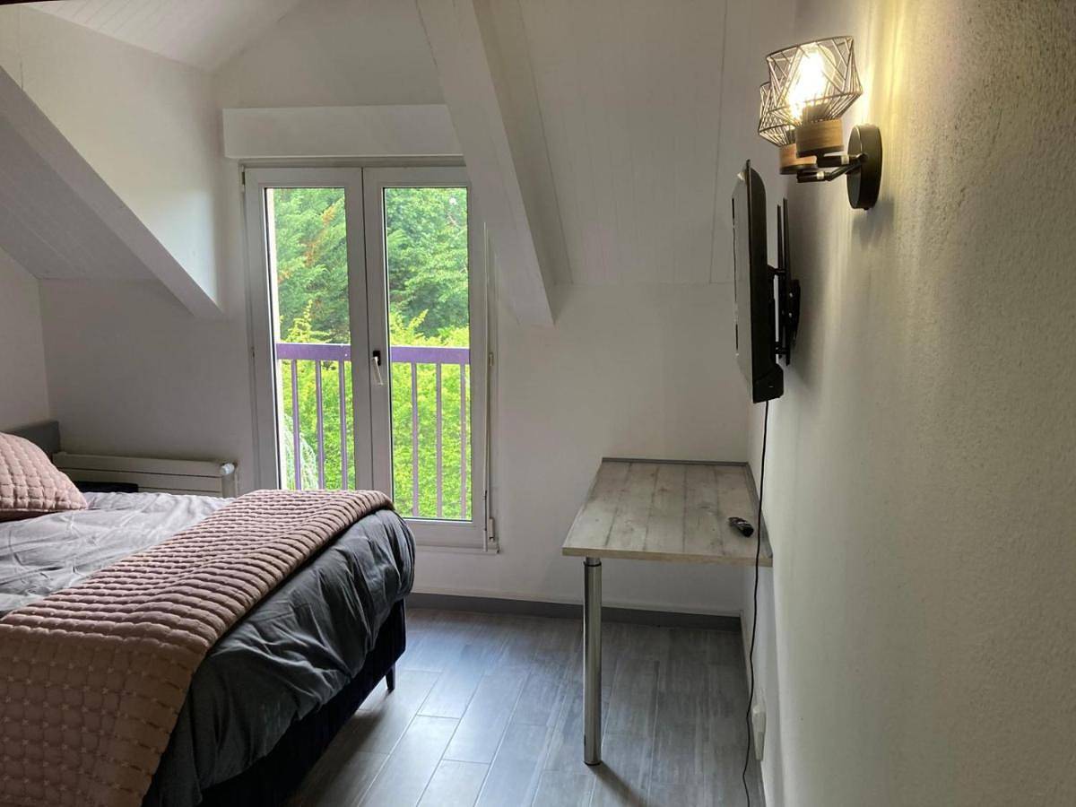 Double Room with Private Bathroom in Meaux, Seine-et-Marne
