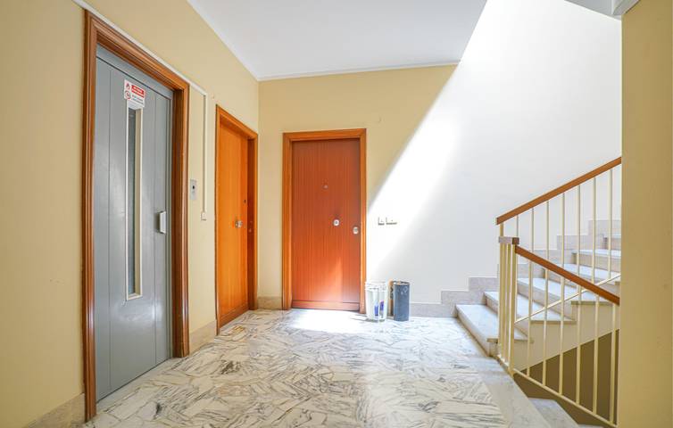 Apartamento vacacional entero, Beachside Haven con aire acondicionado, terraza, aparcamiento - 600m de la playa in Bagni Tiffany, Lavagna Municipio