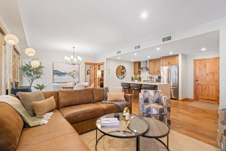 Ferienwohnung für 10 Personen, mit Terrasse und Whirlpool in Alberta