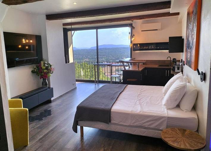 Chambre d’hôte pour 4 personnes, avec Balcon et Vue à Fayence