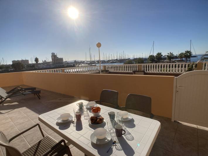 Apartamento entero, Amplio apartamento 2 habitaciones, gran terraza, tranquilo in Los Miradores del Puerto, San Javier