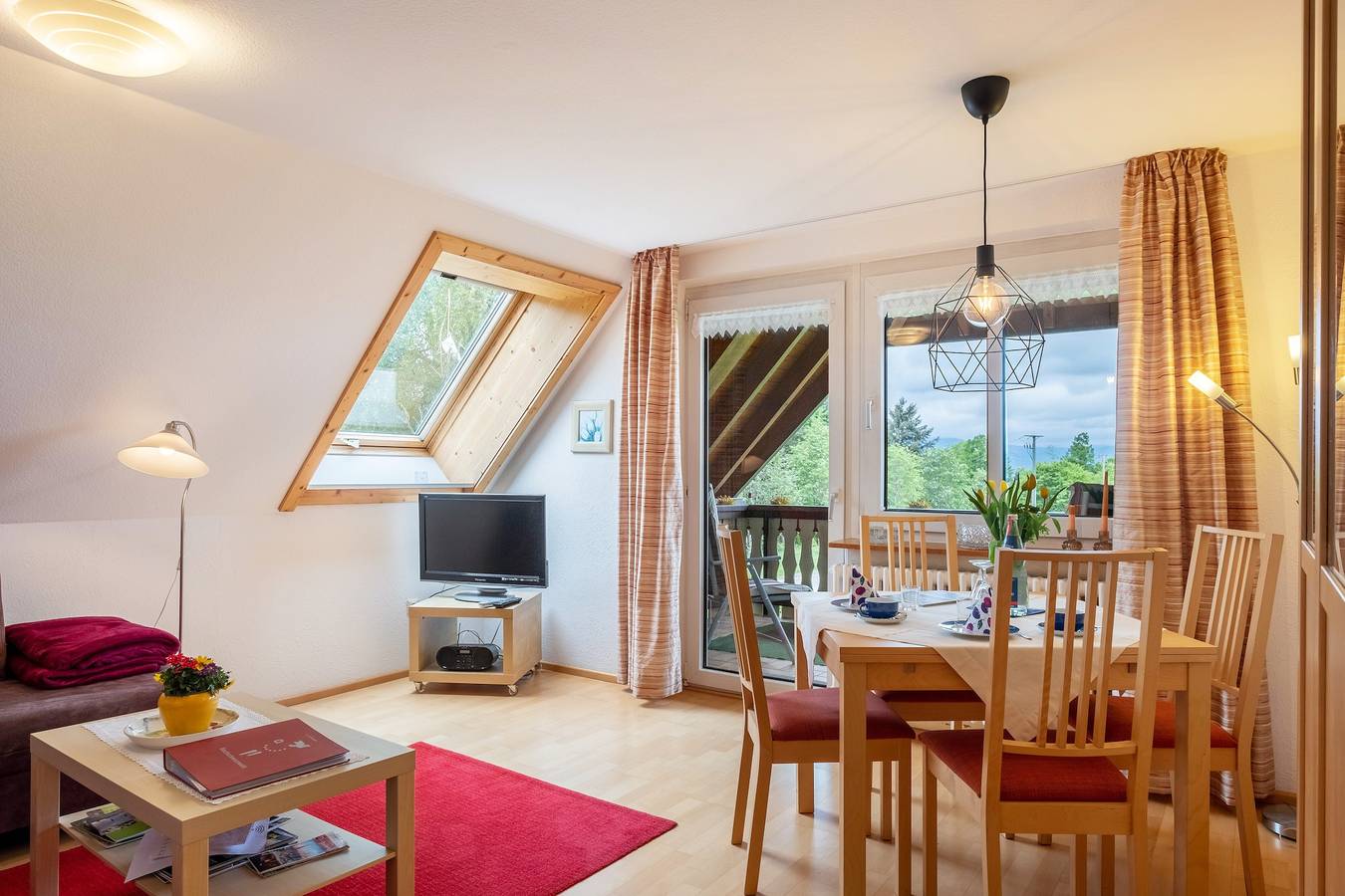 Apartamento inteiro, Apartamento 'Abendrot, 55qm' com vista para a montanha, terraço partilhado e acesso Wi-Fi in St. Peter, Floresta Negra do Sul