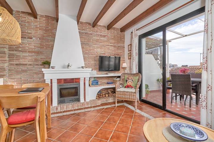 Entire apartment, Holiday Apartment "Private Swimming Pool" with Mountain View, Private Pool & Wi-Fi in Frigiliana Road, Frigiliana