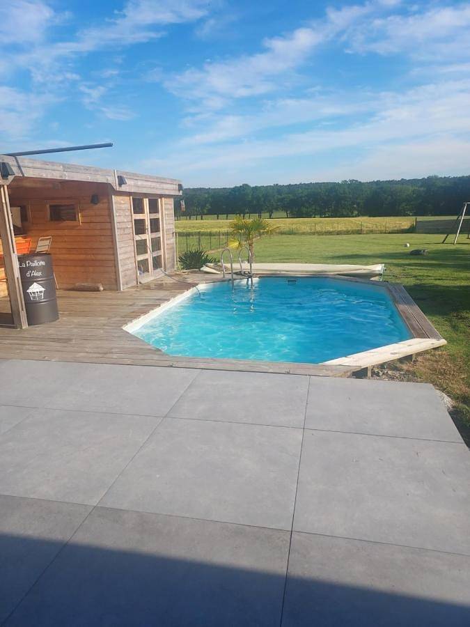 Location de vacances pour 7 personnes, avec jardin ainsi que jacuzzi et piscine à Renac - 2