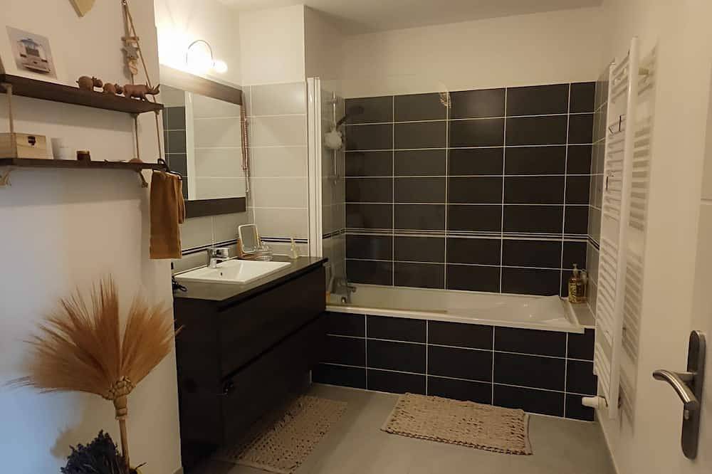 Entire apartment, Nice apartment in Le Crès, Côte d'Améthyste
