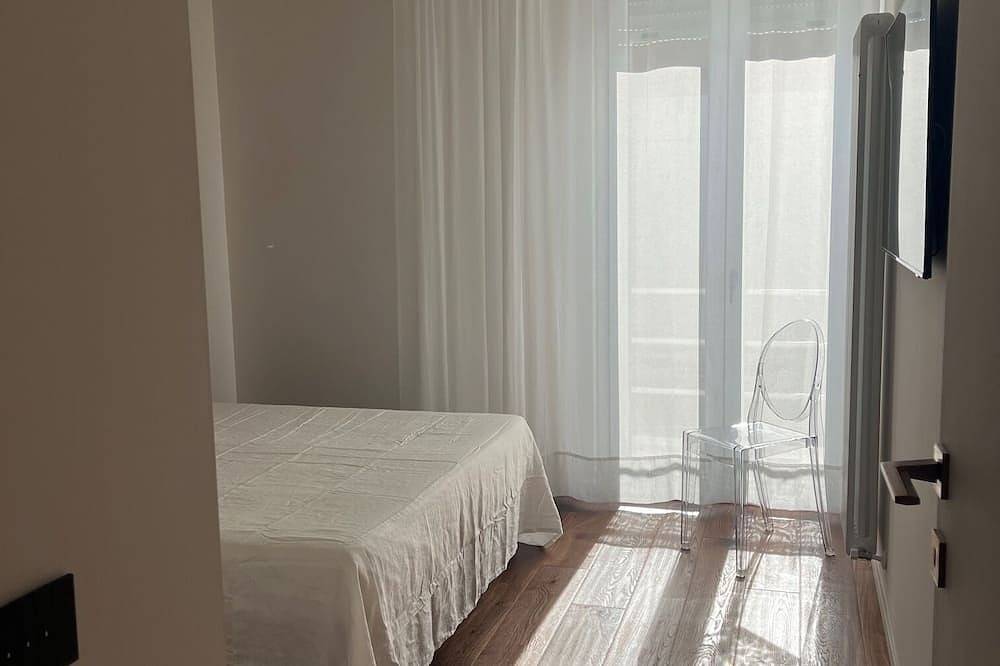 Ganze Wohnung, Wonderful apartment, independent, new, 900 mt from the historic center. in Pesaro, Valle del Metauro