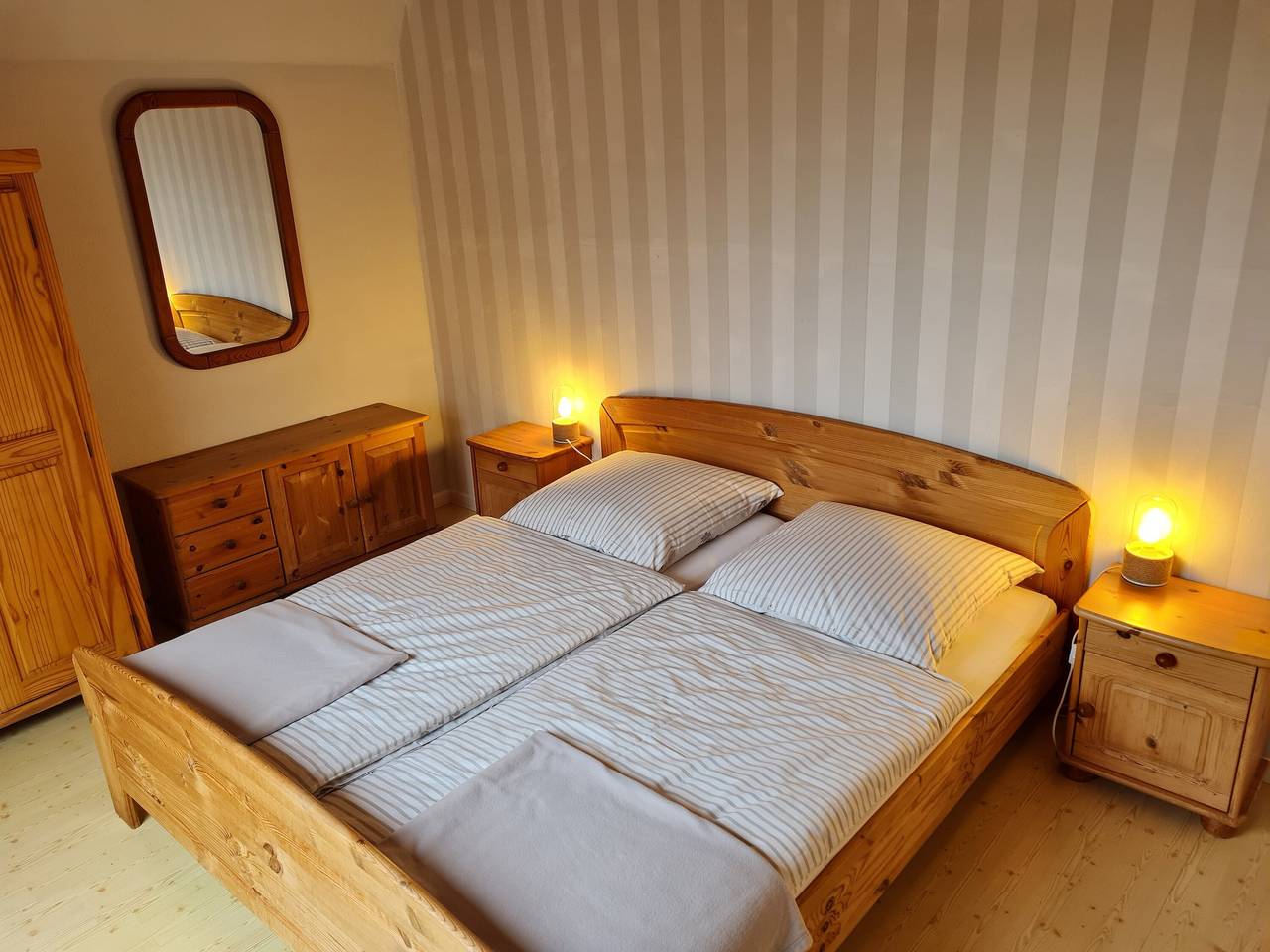 Ganze Wohnung, "Fewo Mirja" mit offener Terrasse, Gemeinschaftsgarten und W-Lan in Pellworm, Nordseeküste