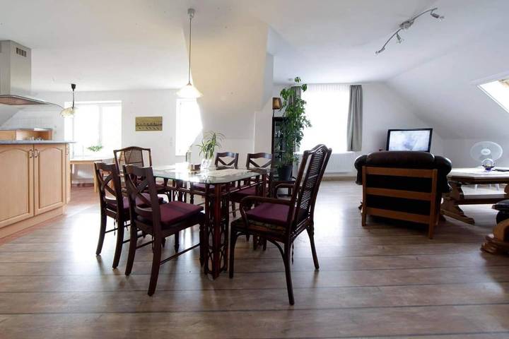 Ferienwohnung für 6 Personen, mit Balkon und Terrasse sowie Garten und Seeblick in Ludorf