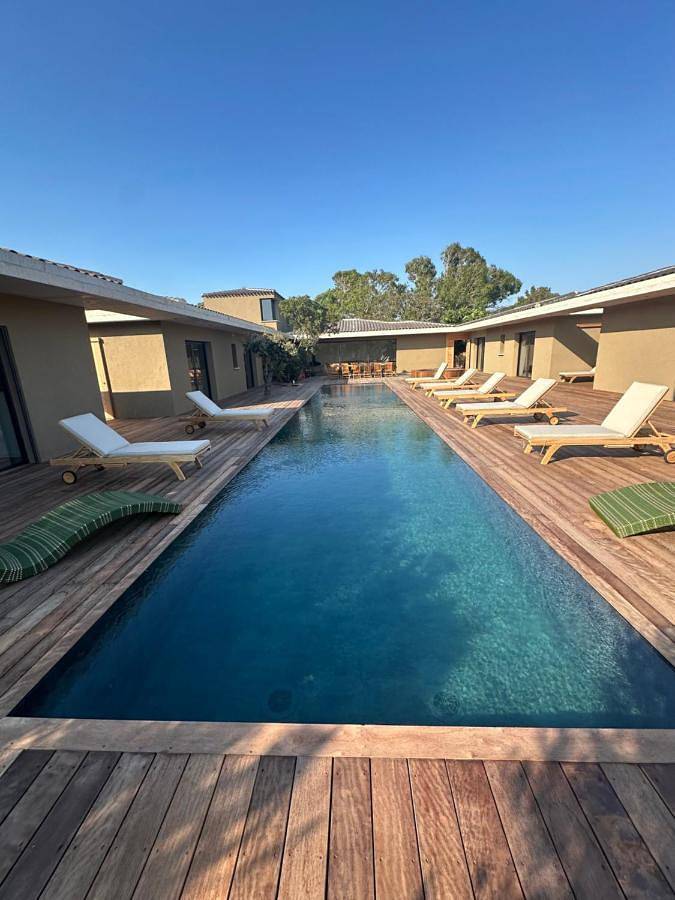 Chalet para 14 personas, con vistas y terraza además de piscina y jardín - 1