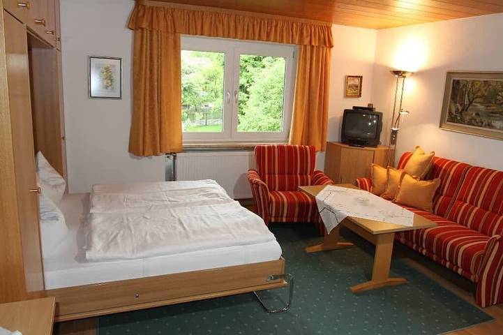 Ferienwohnung für 3 Personen, mit Garten und Sauna sowie Balkon in Lam