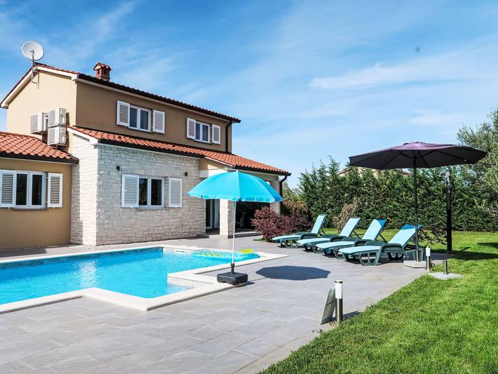 Ferienhaus für 12 Personen, mit Garten und Terrasse