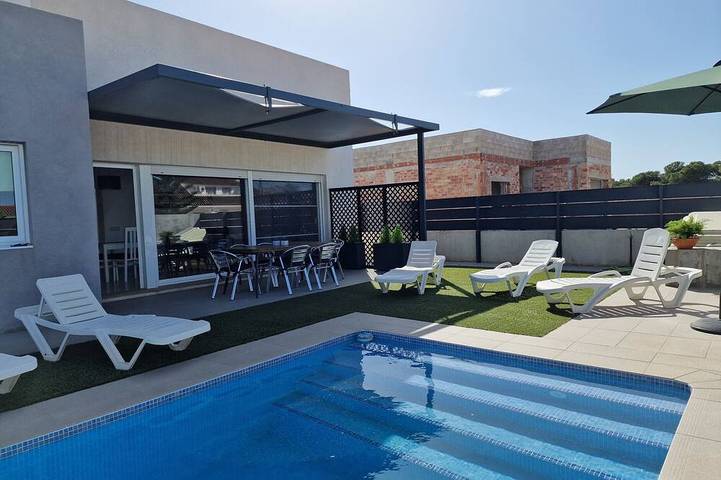 Chalet für 6 Personen, mit Terrasse und Garten sowie Pool in Riumar