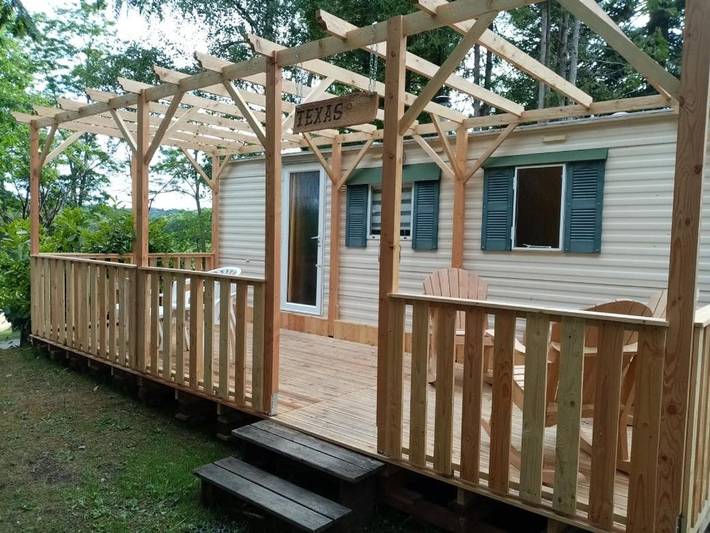 Location de vacances pour 4 personnes, avec piscine et jacuzzi ainsi que terrasse et jardin à Saint-Médard-la-Rochette - 3