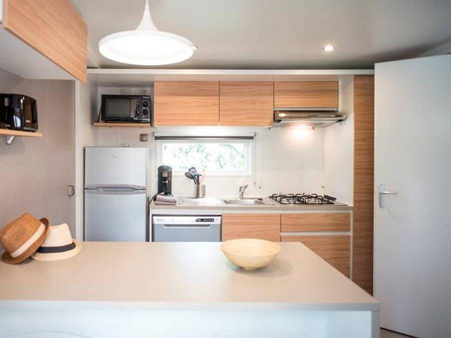 Camping Arinella Bianca - Mobilhome 4 personas - Mobil-home | Ultimate | 2 Dormitorios | 4 Pers. | Terraza elevada | 2 baños | Aire acondicionado. in Marina d'Oru, Ghisonaccia