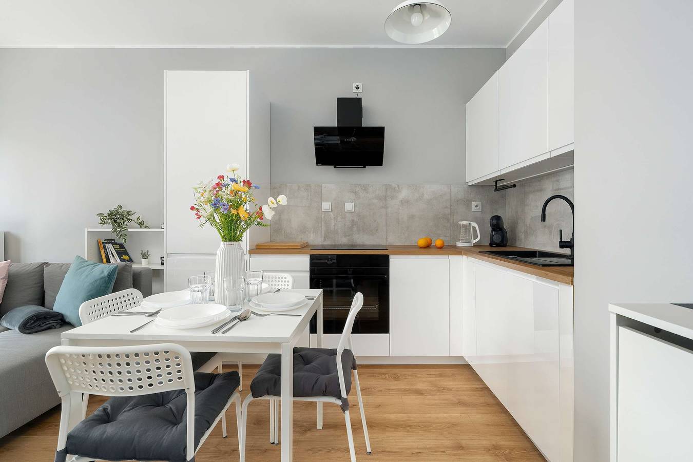 Ganze Wohnung, Bright Apartment | Parking | Balcony | Remote Work in Posen, Großpolen