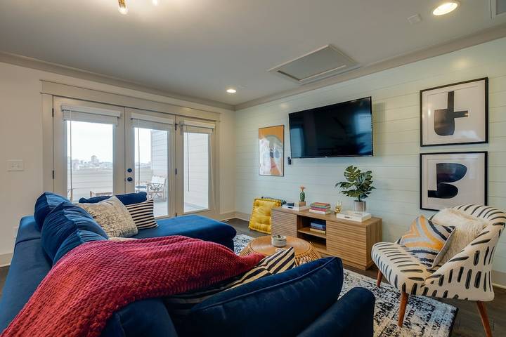 Vacation house for 20 people, with yard and hot tub in Nashville