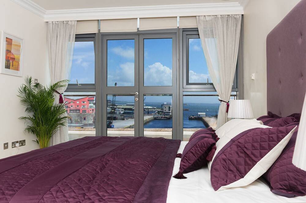 Entire apartment, The Finest Apartment in Galway - Luxury Penthouse - City Center Location -4 Bed in St Nicholas, Galway