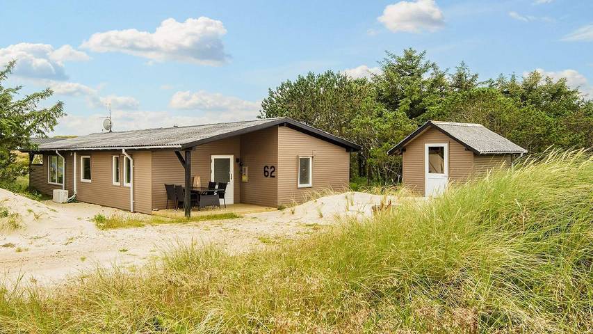 Ferieudlejning for 9 personer, med jacuzzi og terrasse, husdyr tilladt i Bjerregård