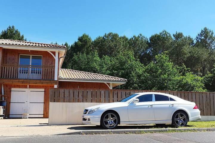 Pretty new house on the edge of a forest with its own private Spa, 7 minutes from the beach! in Lège-Cap-Ferret, Region de Arcachon