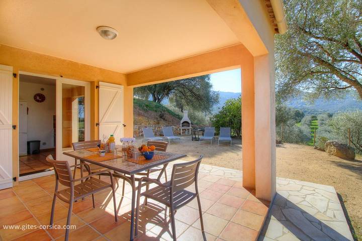 Gîte pour 4 personnes, avec Terrasse ainsi que Jardin et Vue à Sollacaro - 3