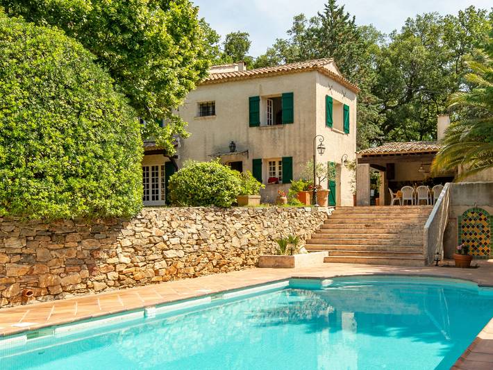 Location de vacances pour 8 personnes à La Garde-Freinet
