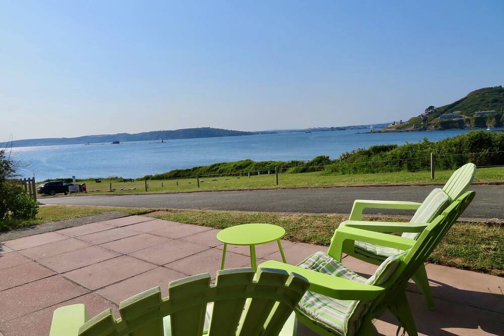 Beach Front Family Cottage. Stunning location Quiet, Close to Devon attractions. in Wembury, Devon