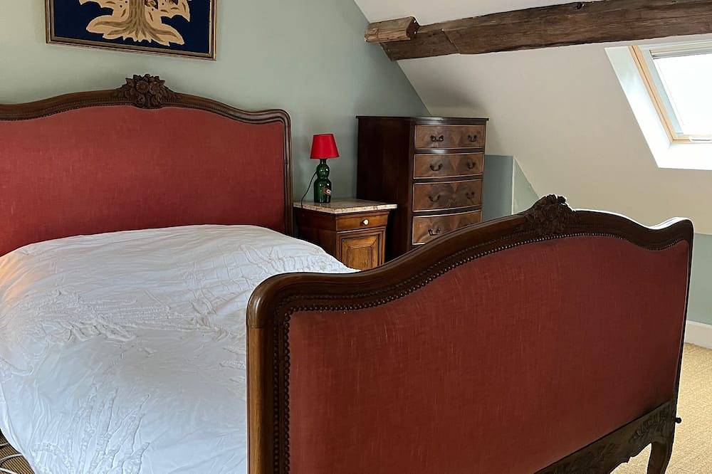 Characterful, 2 bedroom cosy cottage with fireplace, surrounded by wildlife. in Ambrières-les-Vallées, Parc naturel régional Normandie-Maine