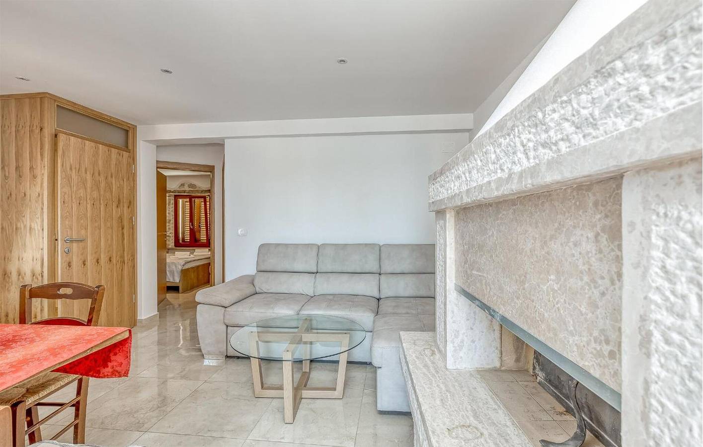 Ganze Ferienwohnung, Charmantes Apartment mit Meerblick und Terrasse, 500 m vom Strand entfernt in Umag, Umag und Umgebung