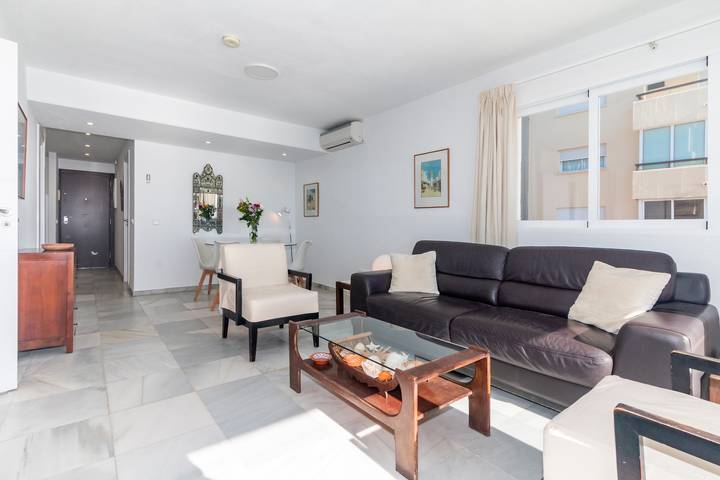 Entire apartment, Apartment "Sea and Marina View" with Sea View, Wi-Fi, and Air Conditioning in Marbella Centre, Marbella