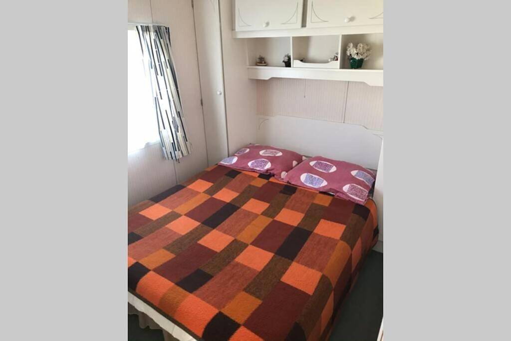 Ganze Wohnung, Knusse caravan camping Duinoord 300m van strand in Nes, Westfriesische Inseln