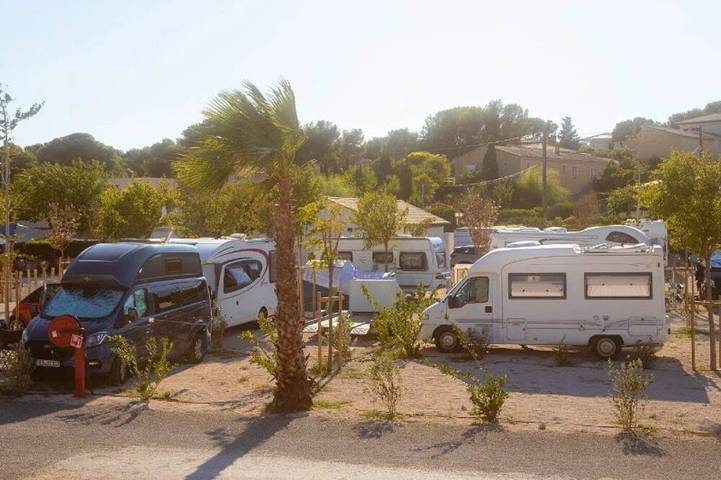 ZEcamping 3* piscine chauffée pet friendly locatif TV Lv BBQ 31m2 in Martigues, Mediterranean Coast (France)