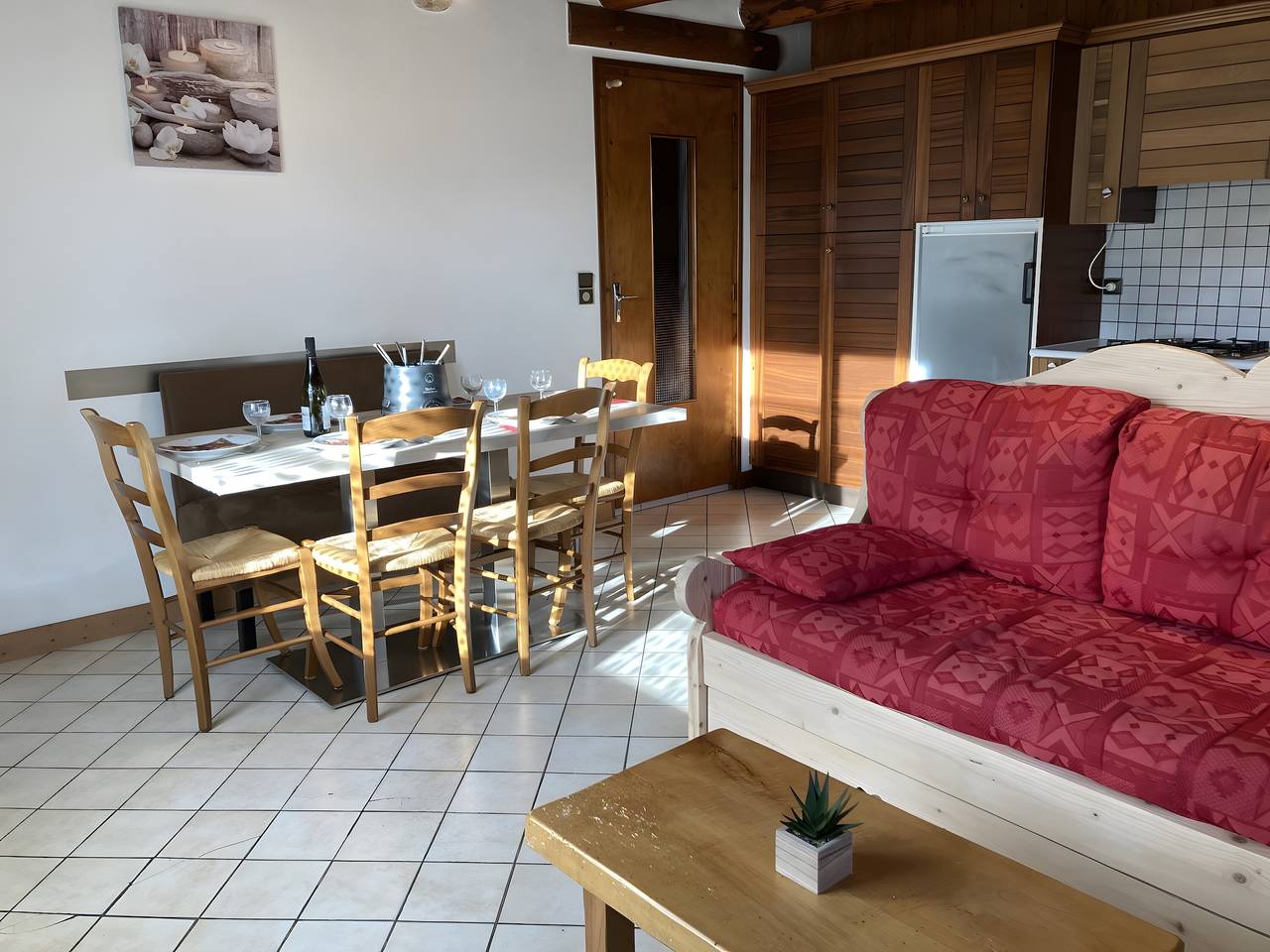 Apartamento entero, Apartamento 'Montcharvin' con vistas a la montaña, terraza privada y Wi-Fi in Praz-sur-Arly, Pays du Mont-Blanc