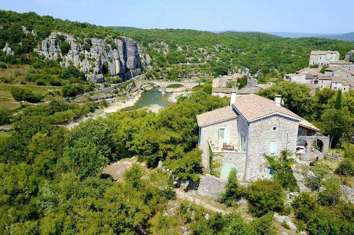 Location de vacances pour 6 personnes, avec Balcon et Jardin à Balazuc