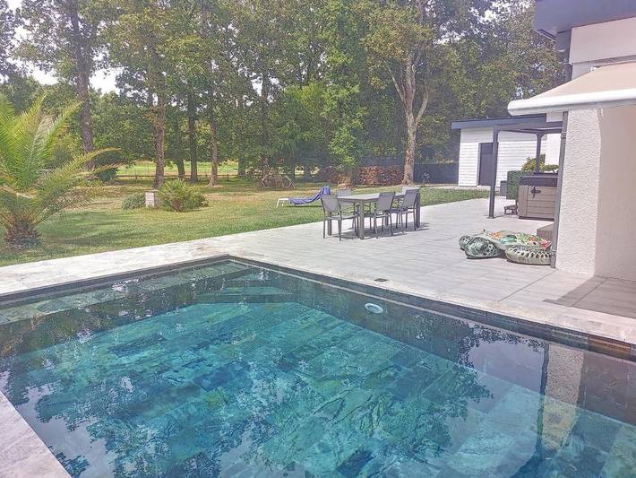 Location de vacances pour 7 personnes, avec jardin ainsi que vue et piscine à Saint-Sulpice-et-Cameyrac - 4