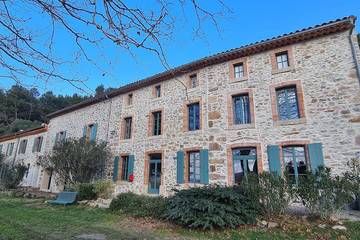 Location de vacances pour 6 personnes, avec jardin ainsi que terrasse et piscine à Montlaur (Languedoc-Roussillon)