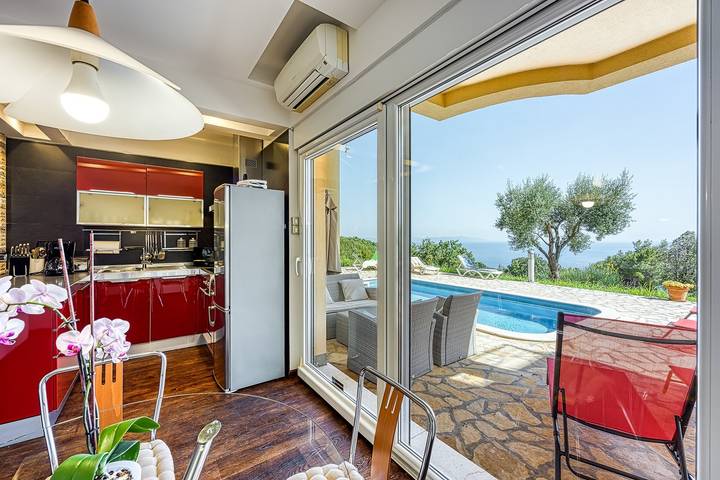 Ferienwohnung für 3 Personen, mit Pool und Balkon/Terrasse