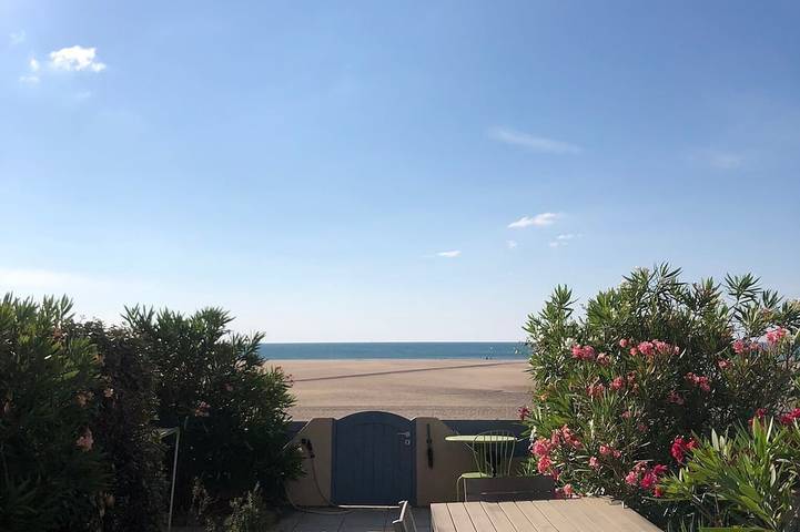 Appartement entier, A terrace right on the ocean, a cozy apartment—you can't get any closer to the beach than this in Gruissan (Ville), Gruissan