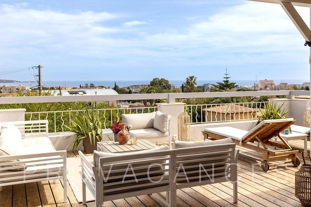 Villa in Golfe-Juan mit Aussicht auf das Mittelmeer und Cap d'Antibes in Vallauris, Cannes und Umgebung