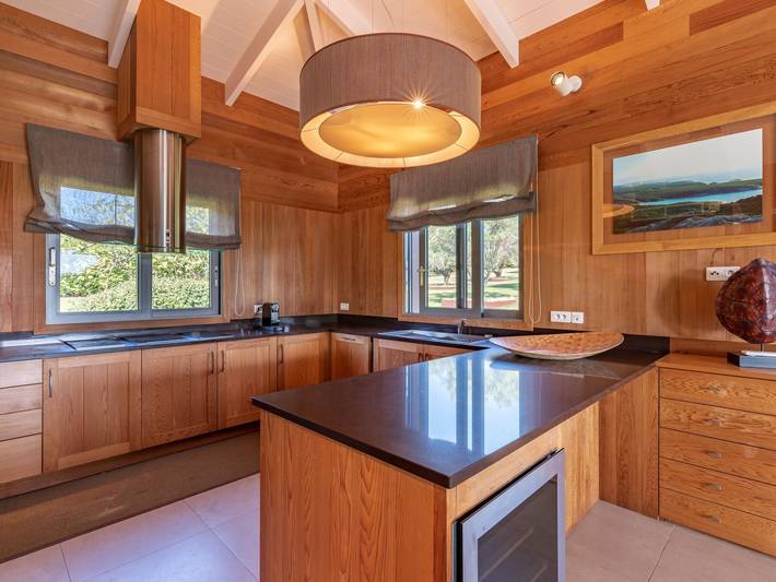 Location de vacances pour 10 personnes, avec terrasse et vue ainsi que piscine et jardin à Bonifacio - 4