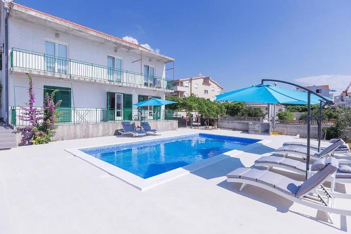 Ganze Wohnung, Neu! Pool-Wohnung in Vodice in Vodice, Šibenik-Knin