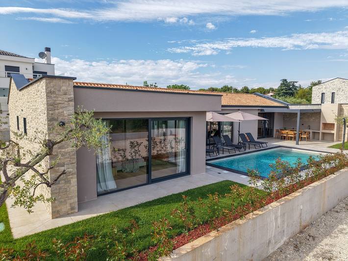 Villa for 6 personer, med Balkon/Terrasse og Have samt Pool i Umag og Omland
