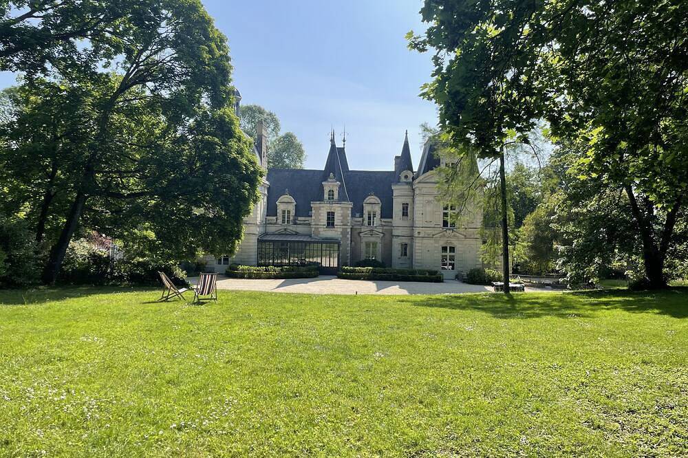 Lavishly decorated double room at Château Le Fresne in Bouchemaine, Angers region