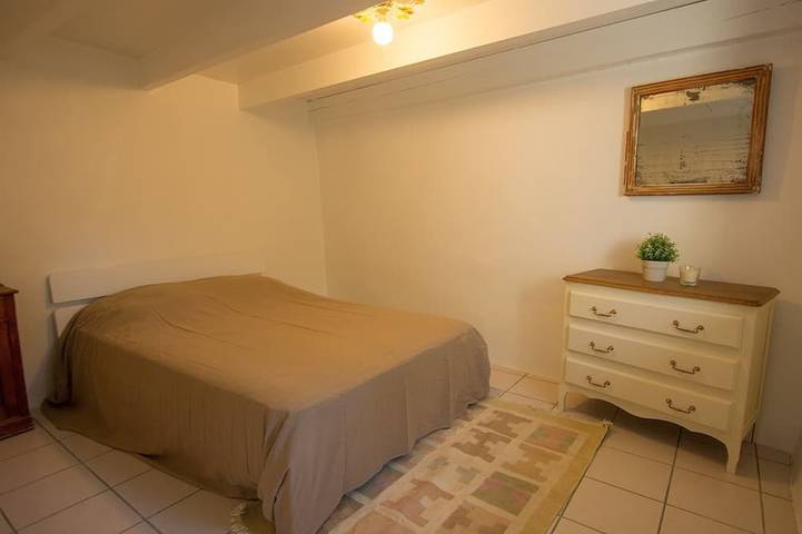 Maison en pierre proche plages sentiers rando, calme, charme, chambre Wc au Rdc in Crozon, Iroise