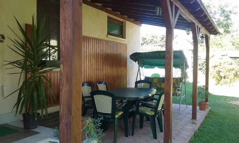 Ganze Ferienwohnung, Ferienwohnung mit Pool und Parkplatz in Balatonszarszo, Plattensee Südufer